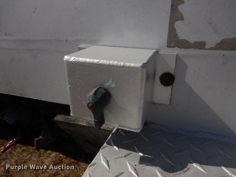 image for item DH8201 1977 East  end dump trailer