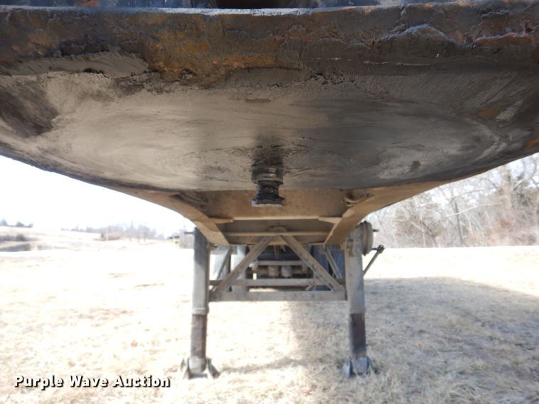 image for item DH8201 1977 East  end dump trailer