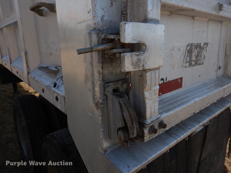 image for item DH8201 1977 East  end dump trailer