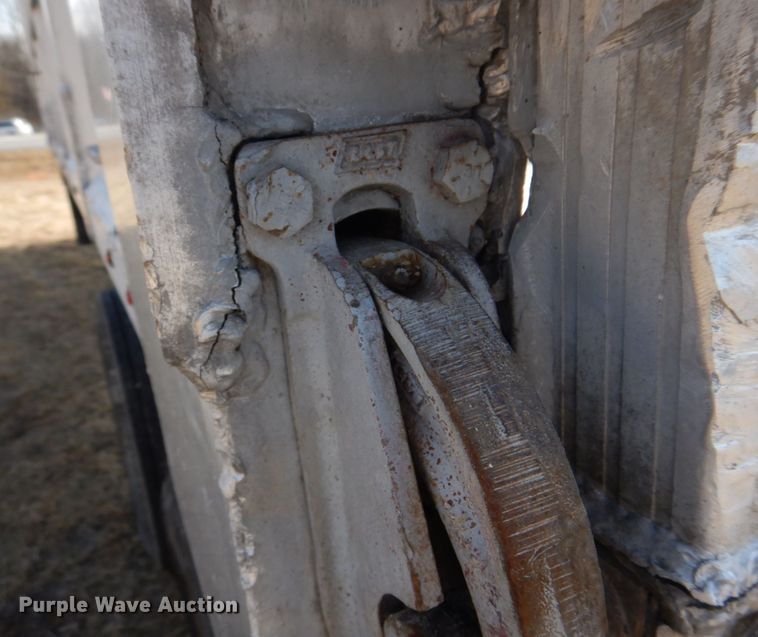 image for item DH8201 1977 East  end dump trailer