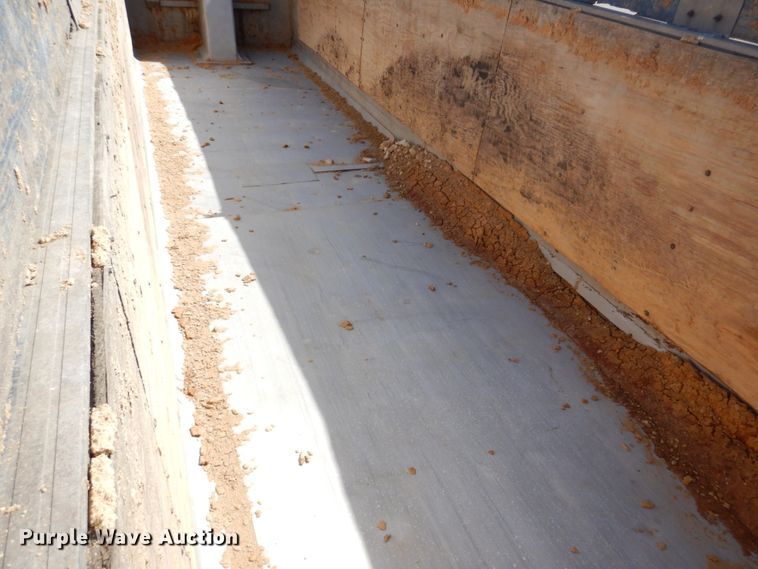 image for item DH8201 1977 East  end dump trailer