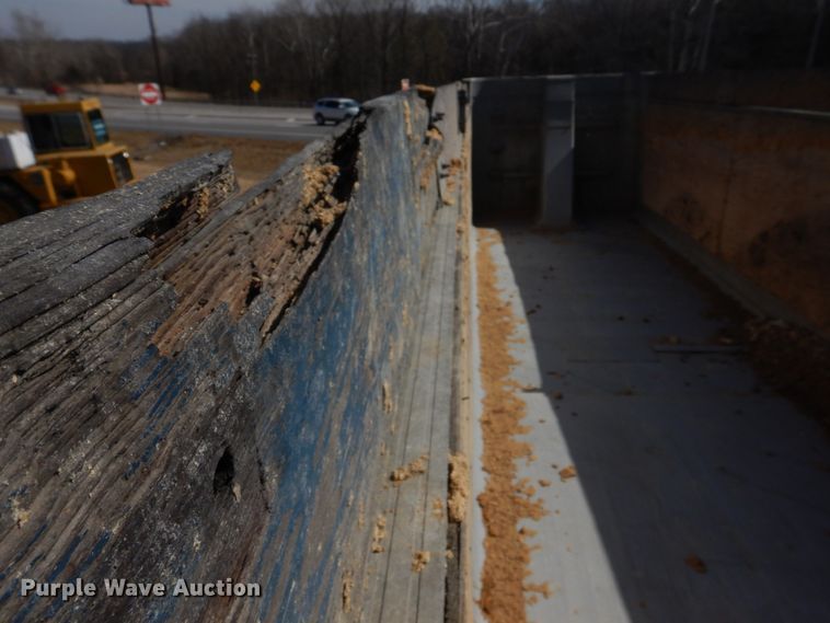 image for item DH8201 1977 East  end dump trailer