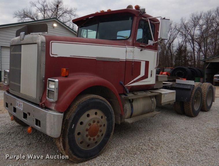 image for item DH8202 1986 International 9370  semi truck