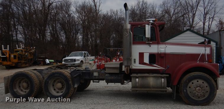 image for item DH8202 1986 International 9370  semi truck