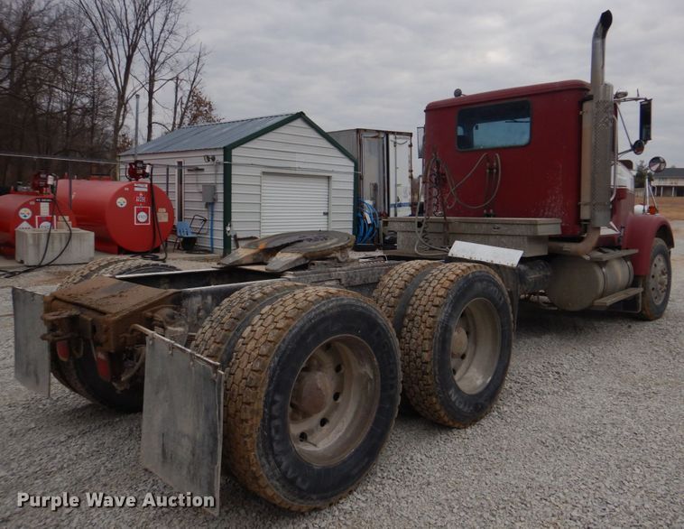 image for item DH8202 1986 International 9370  semi truck