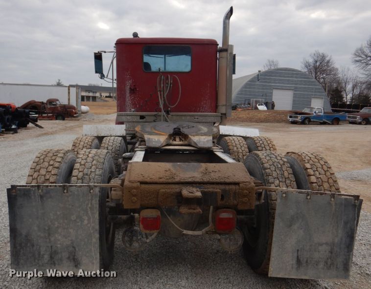 image for item DH8202 1986 International 9370  semi truck