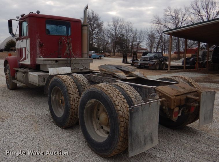 image for item DH8202 1986 International 9370  semi truck