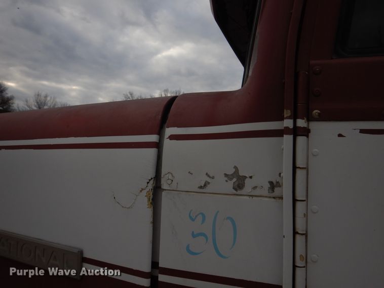 image for item DH8202 1986 International 9370  semi truck