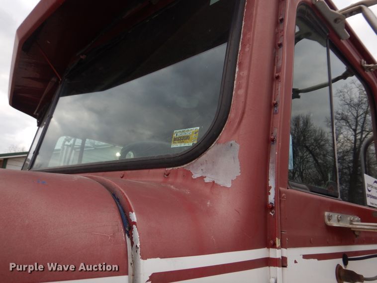 image for item DH8202 1986 International 9370  semi truck