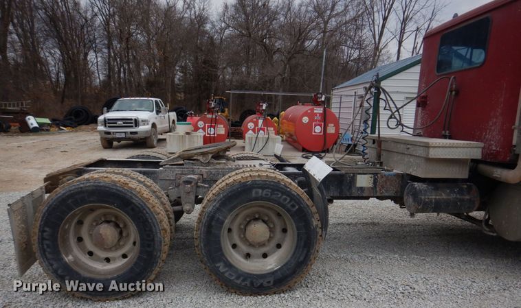 image for item DH8202 1986 International 9370  semi truck