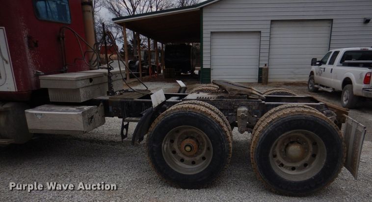 image for item DH8202 1986 International 9370  semi truck