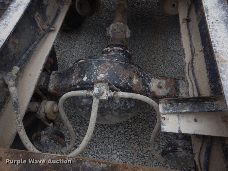 image for item DH8202 1986 International 9370  semi truck