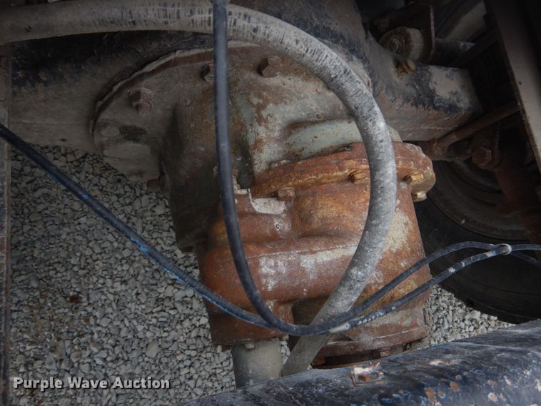 image for item DH8202 1986 International 9370  semi truck