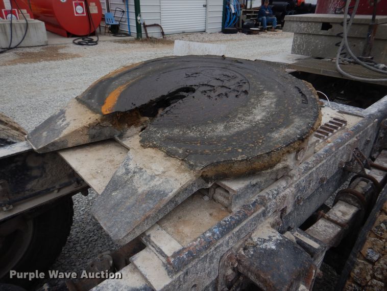 image for item DH8202 1986 International 9370  semi truck