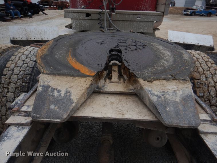 image for item DH8202 1986 International 9370  semi truck