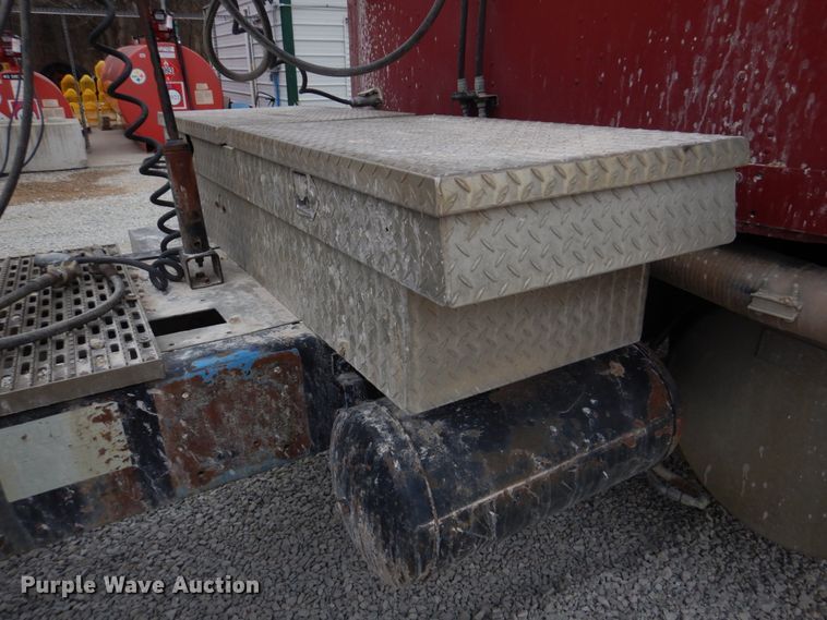 image for item DH8202 1986 International 9370  semi truck