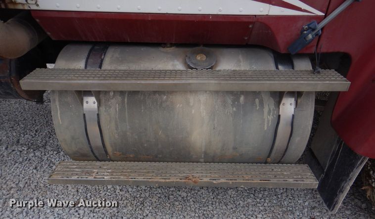 image for item DH8202 1986 International 9370  semi truck