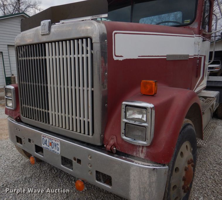 image for item DH8202 1986 International 9370  semi truck