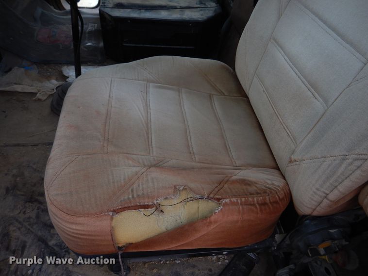 image for item DH8202 1986 International 9370  semi truck