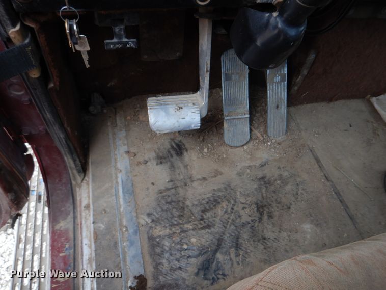 image for item DH8202 1986 International 9370  semi truck