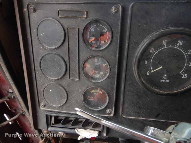 image for item DH8202 1986 International 9370  semi truck