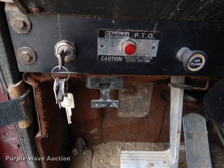 image for item DH8202 1986 International 9370  semi truck