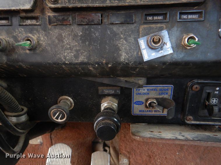 image for item DH8202 1986 International 9370  semi truck