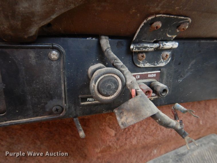 image for item DH8202 1986 International 9370  semi truck