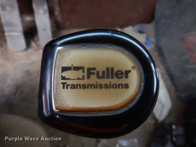 image for item DH8202 1986 International 9370  semi truck