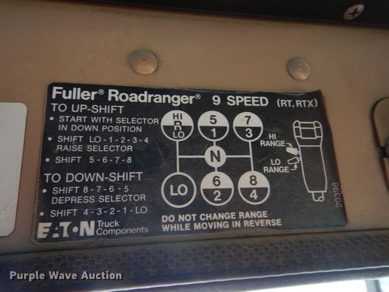 image for item DH8202 1986 International 9370  semi truck