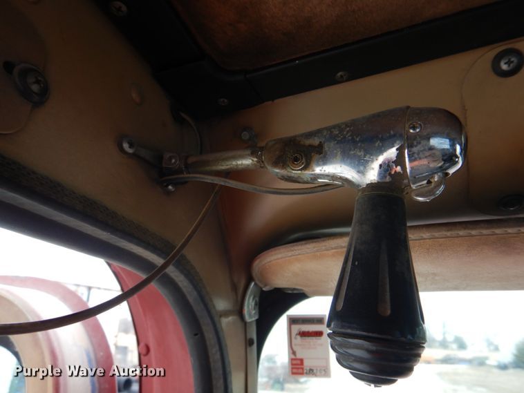 image for item DH8202 1986 International 9370  semi truck