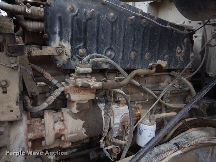 image for item DH8202 1986 International 9370  semi truck