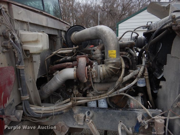 image for item DH8202 1986 International 9370  semi truck