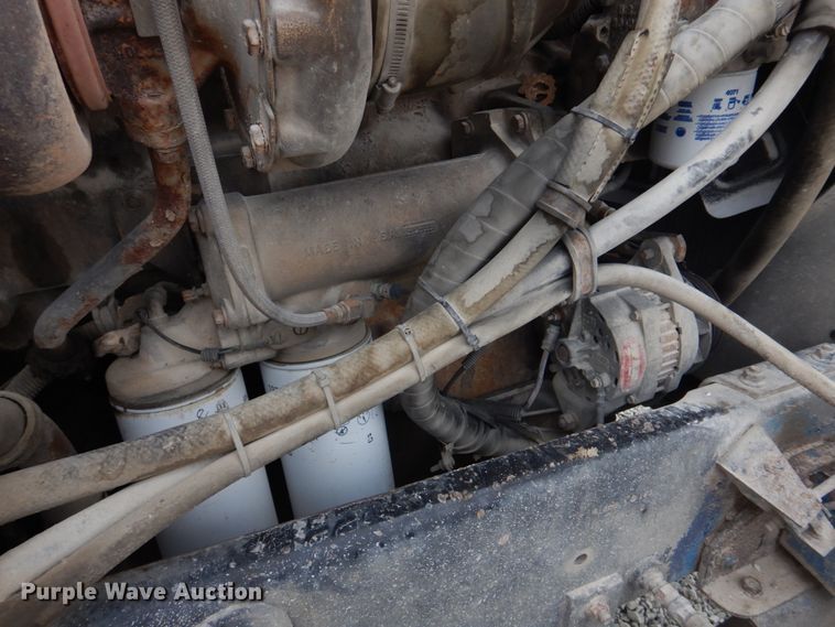 image for item DH8202 1986 International 9370  semi truck