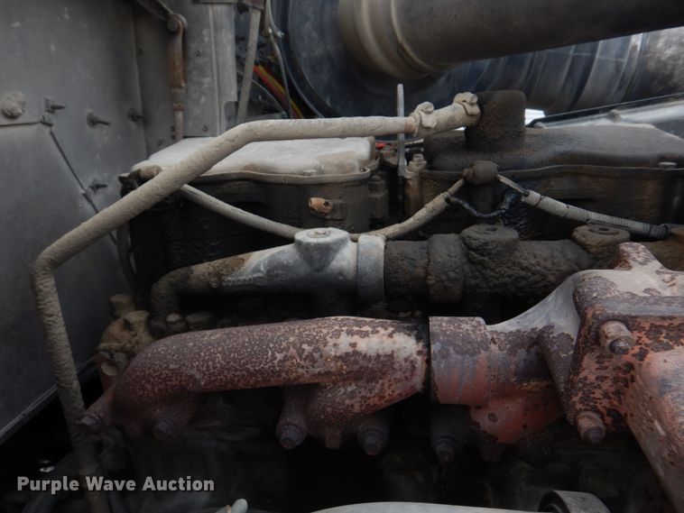 image for item DH8202 1986 International 9370  semi truck