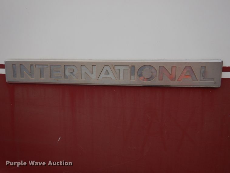 image for item DH8202 1986 International 9370  semi truck