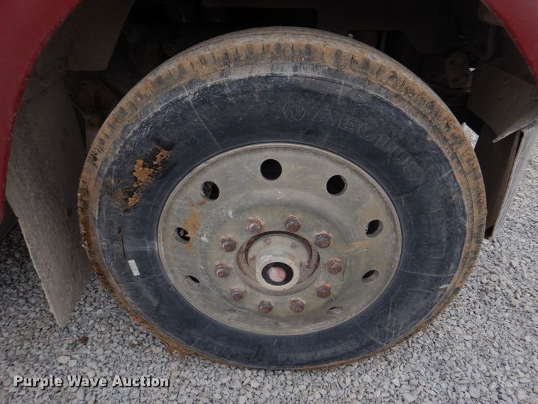 image for item DH8202 1986 International 9370  semi truck