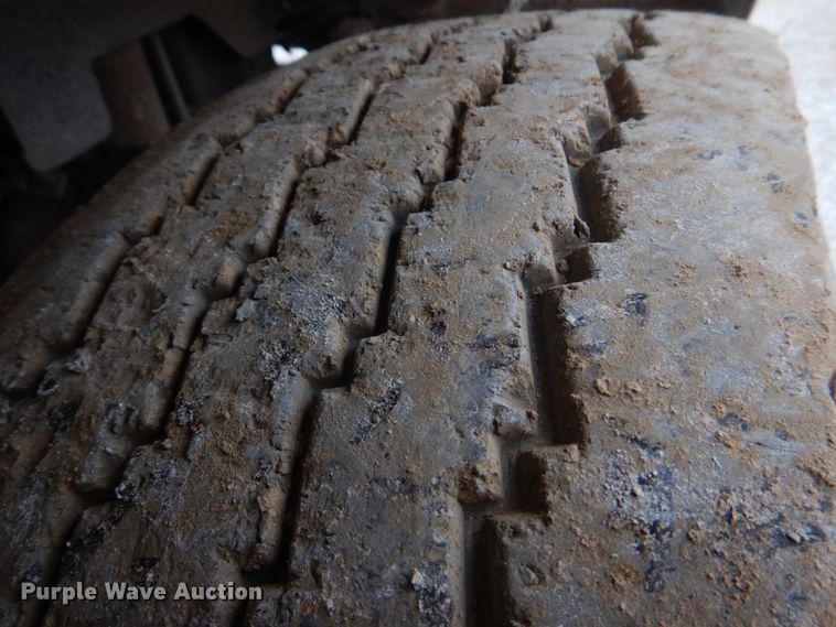 image for item DH8202 1986 International 9370  semi truck