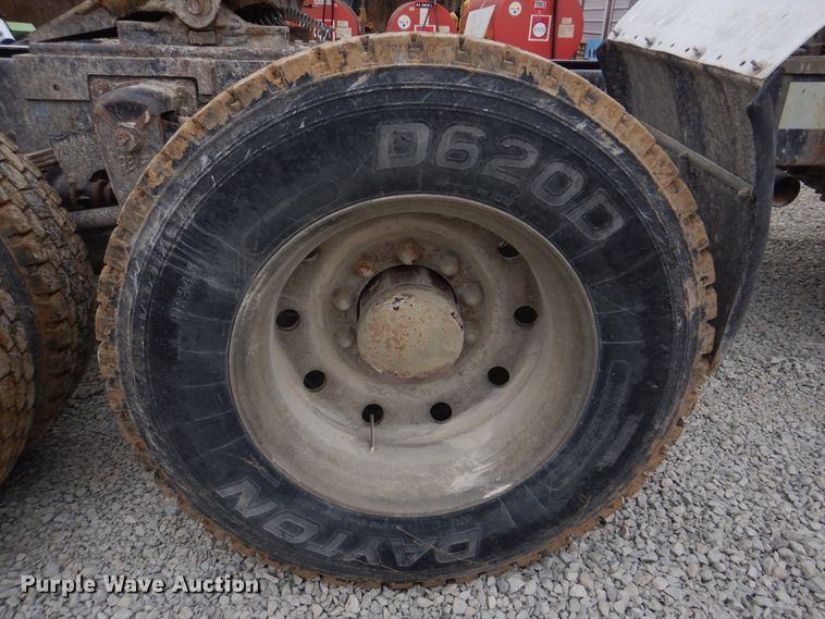 image for item DH8202 1986 International 9370  semi truck