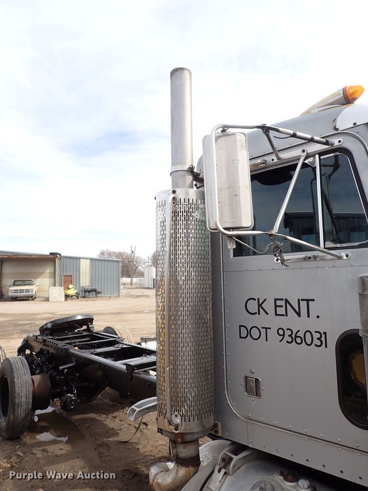image for item DI1829 1987 Peterbilt 359  semi truck