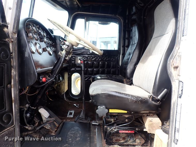 image for item DI1829 1987 Peterbilt 359  semi truck