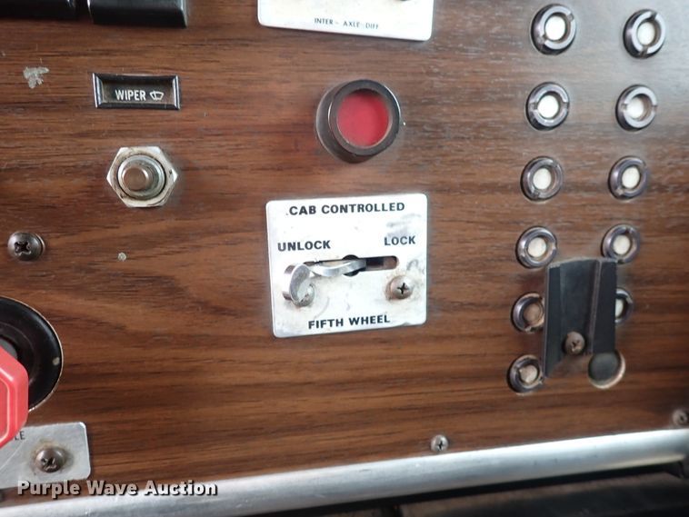 image for item DI1829 1987 Peterbilt 359  semi truck