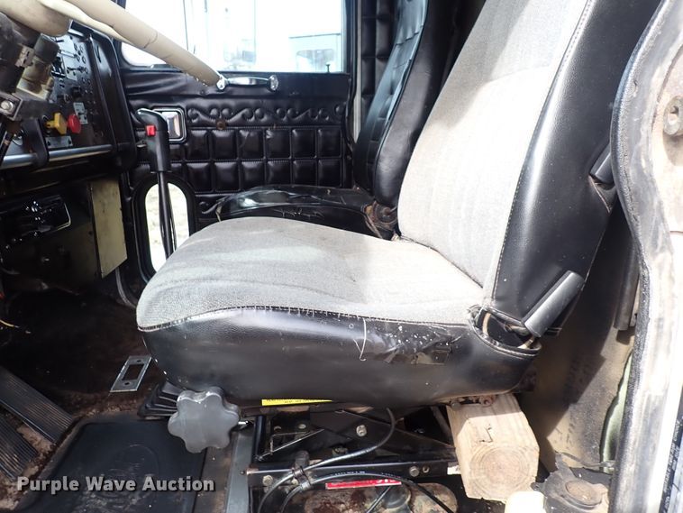 image for item DI1829 1987 Peterbilt 359  semi truck