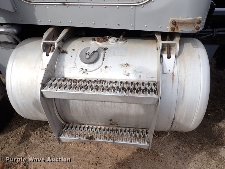 image for item DI1829 1987 Peterbilt 359  semi truck