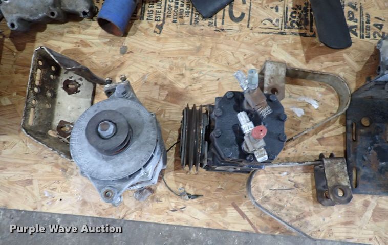 image for item DI1829 1987 Peterbilt 359  semi truck