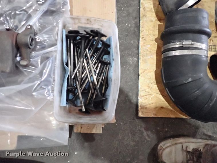 image for item DI1829 1987 Peterbilt 359  semi truck