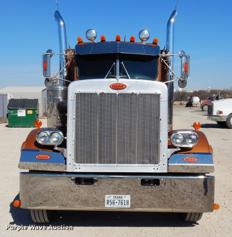 image for item DJ0810 1984 Peterbilt 359  semi truck