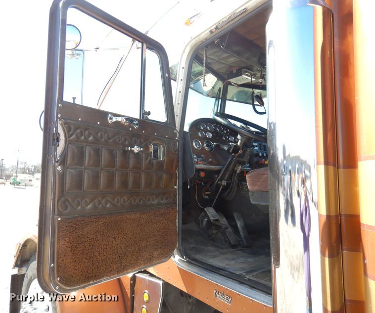 image for item DJ0810 1984 Peterbilt 359  semi truck