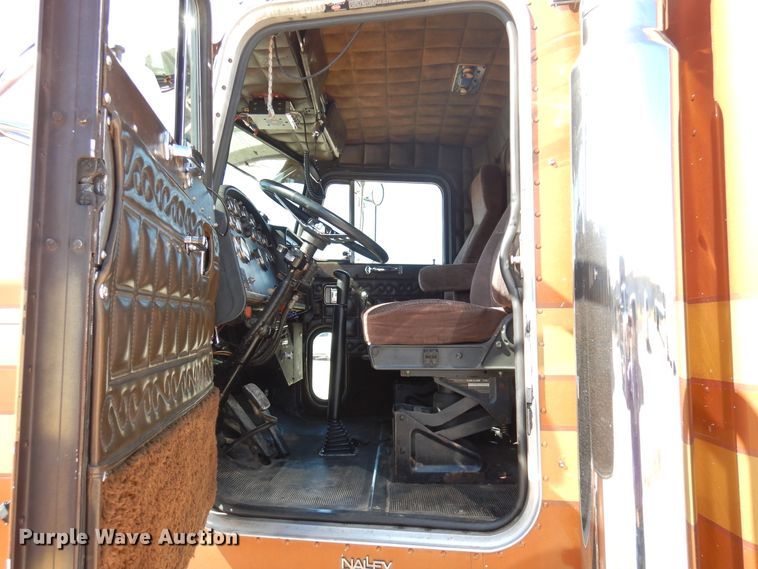 image for item DJ0810 1984 Peterbilt 359  semi truck