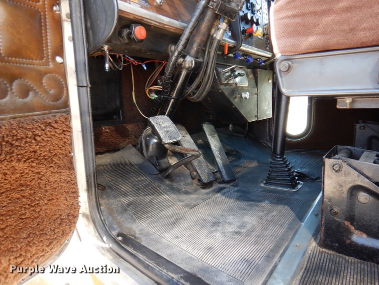 image for item DJ0810 1984 Peterbilt 359  semi truck